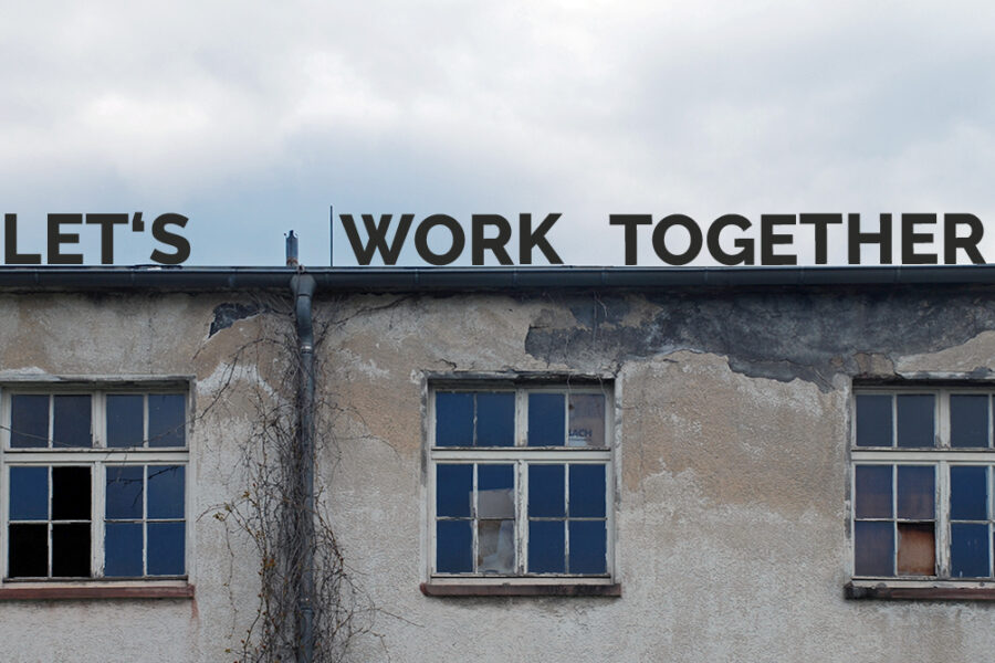 Let's Work Together - Schild auf einem alten Gebäude